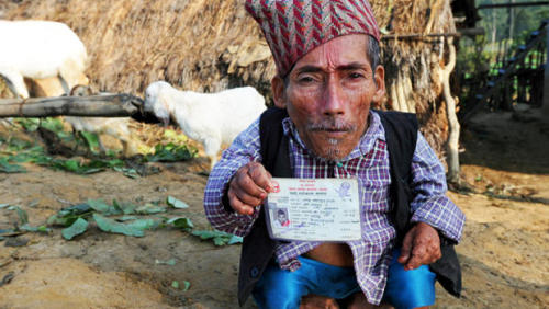[RIP] Chandra Bahadur Dangi fini sa longue vie à l’âge de 75 ans. Né au Népal Chandra grandit peu, il atteindra cependant la taille de 54,6 cm pour 12 kg, ce qui lui permet de devenir non seulement l’homme le plus petit du monde, selon le livre des...