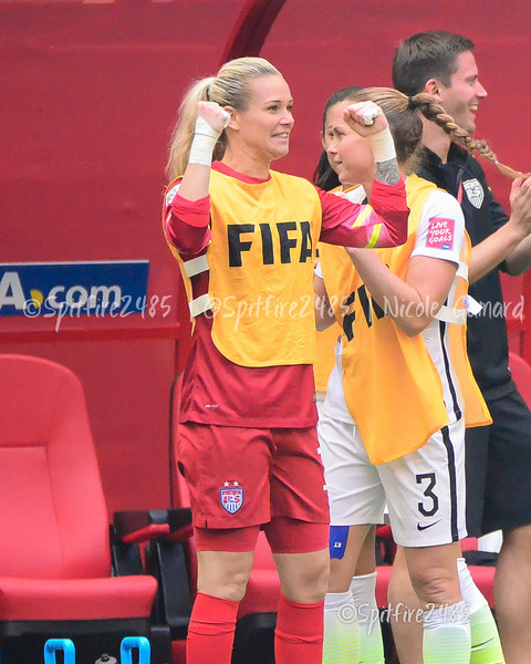 wambach-off-my-uswnt:  polarbearsuburbs:  Ash couldn’t control herself at the WWC final   she is the absolute cutest