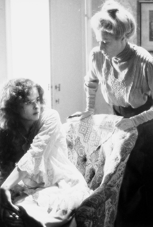 dontbesodroopy: Helena Bonham-Carter and Maggie Smith - A Room with a View (1985)