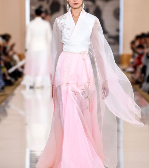 game-of-style:Gowns for Tyene Sand - Heaven Gaia Spring 2020