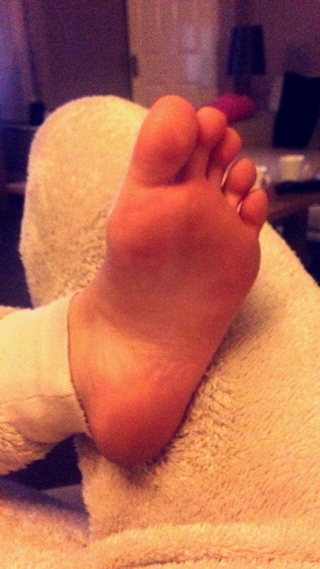plasticsp00ns:  For anon with the weird foot fetish haaa 