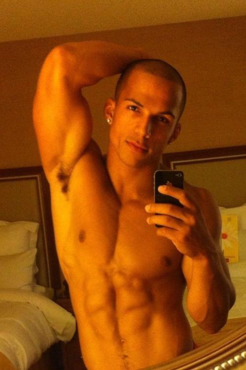talldaddy:  cupidon69:  tonio890:  yummy  💕🍌 http://cupidon69.tumblr.com  www.talldaddy.tumblr.com/archive