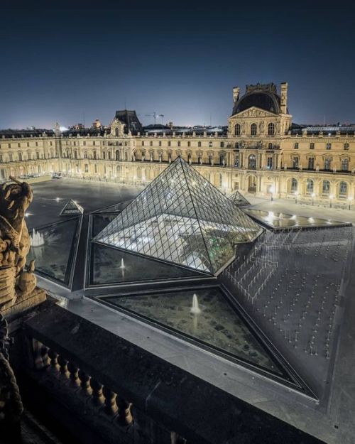 poppins-me:Le Louvre, Paris.source