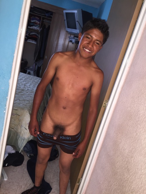 lokiyomxm:  Chavito mayate rico ummmmm 