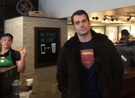 Henry Cavill Sure Is Putting On a Brave Face After Nobody Recognized Him in  Times Square