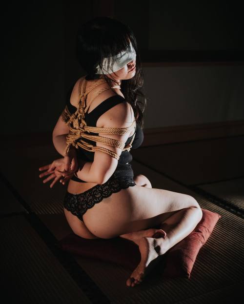 justscreenshots:Shibari &amp; Photo TouchwoodModel Su