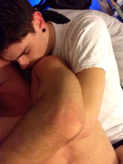 cuteboimike:  AHH GAY LOVE 