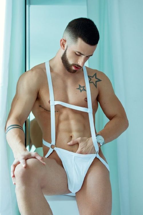 rapideyesmovement:  Sunny Colucci by Exterface