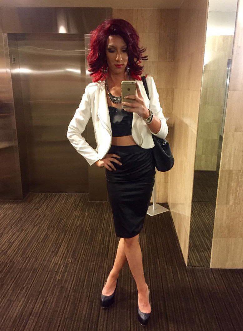 dragqueengalore:  Evora Baden’s Got That Executive Realness  Serving it up with
