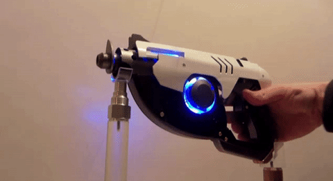 the-future-now:  These ‘Overwatch’ fans just made a functional replica of Tracer’s