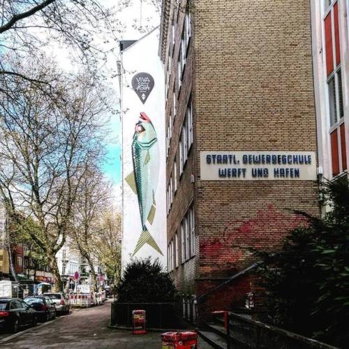 Fish und fish! #fish #hamburg #pesce #streetart #murales #amburgo #art #ighamburg #germany #bestofth