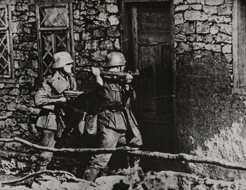 lamus-dworski:September Campaign in Poland, 1939:Polish infantry in September 1939 campaign.Polish c