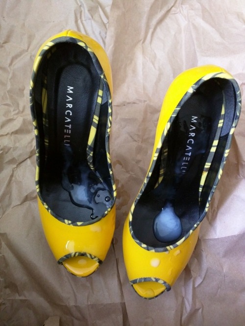 cumfeets: Cum in nice high heels…