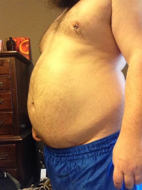 frontiercub:  Happy Tummy Tuesday. Took some outside and in bed…