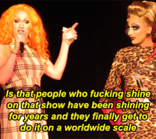 scatterthetwinks:  biancahaylock:  This warms my heart (x)   QUEENS SUPPORTING QUEENS