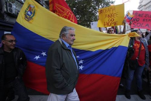 revolutionaryriots:Ex presidente Pepe Mujica mostrando solidaridad con el pueblo Venezolano ante la 