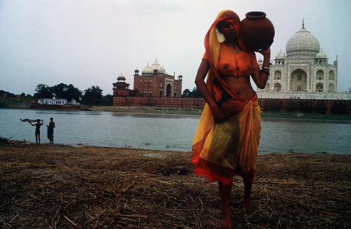 fotojournalismus:  Taj Mahal, Agra, 1985.Photographs by Raghu Rai