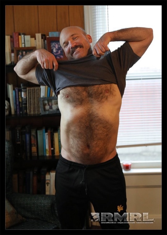 scsitek: chubybear:    He’s so damn furry yummy  