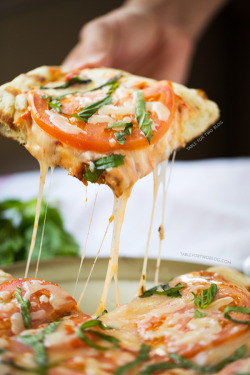 verticalfood:  Grilled Caprese Pizza