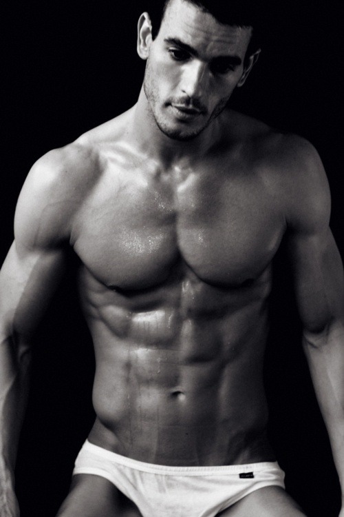 hunkopedia:  Follow Hunk’o’pedia for more hot guys!