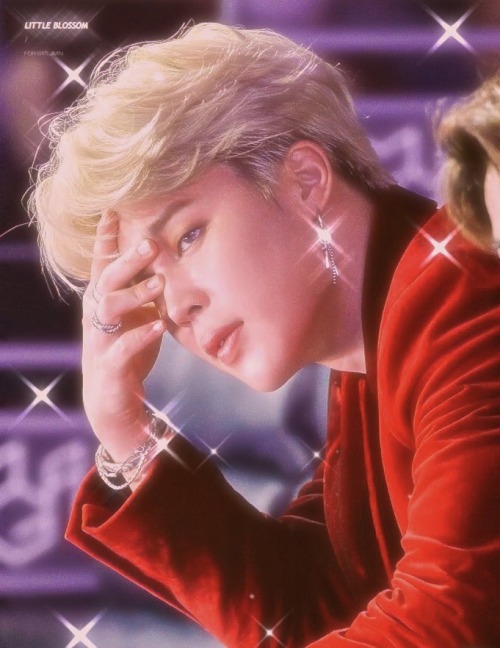 Im Really Enjoying This Whole 90s Look Going On