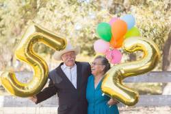 lapinchecanela:  Que pinches lindos, punto    💜     Yomi Fotografía     3 de noviembre de 1964- Primer día de casados      This is so sweet