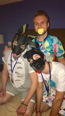 kinkybinkyboi:  Just pupping around! @nakeddiaperboy93 @pupfennec doing what we do best!  Let me tell y'all how adorable these little puppers are! I absolutely loved seeing them in action and getting to know them at Teddycon! 🍼🐶 