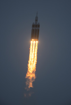 skunkbear:  NASA just launched its Orion spacecraft! (You can watch the whole thing here) It looks a bit like the Apollo 11 capsule, but it has a whole new mission: first, meeting an asteroid towed to earth’s orbit by a robot sometime in the 2020s,