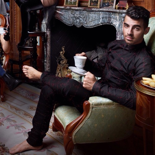 barefootnfamous: Joe Jonas