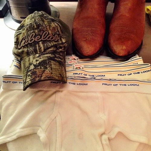 hanesguy05: The country boy uniform. old FTLs, ballcap, and boots.