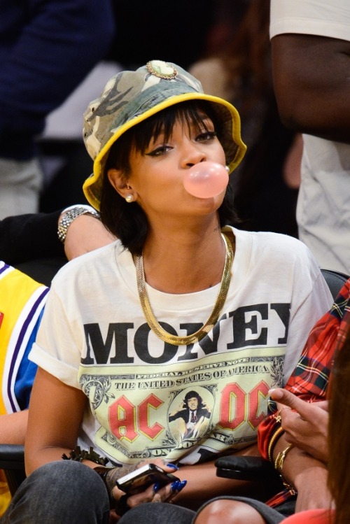 tuileries:aesthetic: rihanna courtside at basketball games