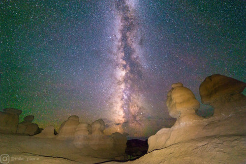 Milky Way Over Goblin Valley, Utah [2000x1333][OC]