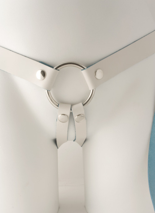 minimoonstones:  *loving sigh* bsisnice.bigcartel.com/product/harness-basic-blanco-marino one