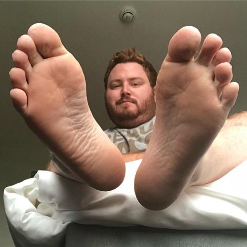 gingermaster21:Welcome to your subpoint of view! #footmaster #masterfeet #smellyfeet #sweatyfeet #fo