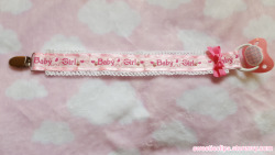 sweetieclips:  Baby Girl Paci Clip now available~! Check out sweetieclips.storenvy.com for more &lt;3 