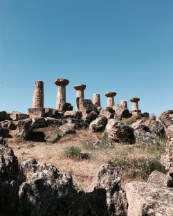 kingdom-visions:#tbt #sicily photo @juleskingdom  (à Valle Dei Templi Agrigento)