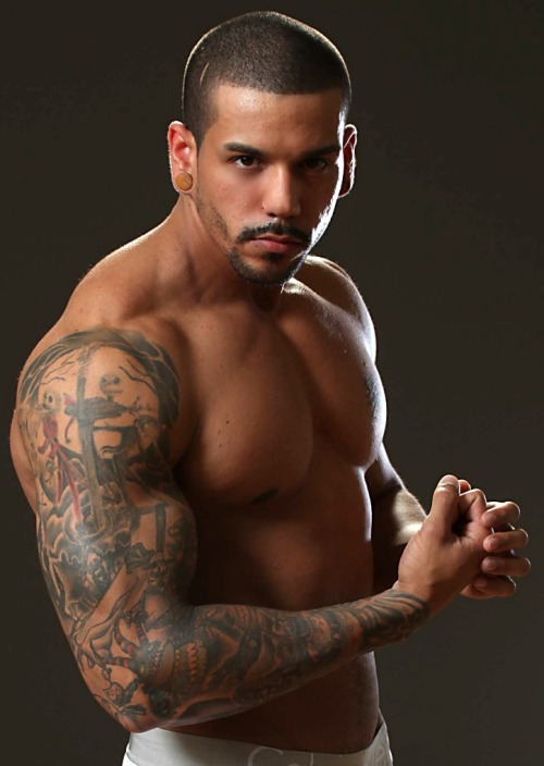 thegaysideofbi:  Hompcy Montero 
