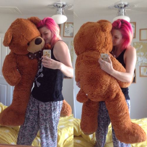 lost-lil-kitty:  This just came in the post! Dan always knows how to cheer me up!   Now that is one big!! Teddy bear :)