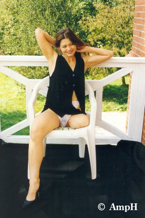 dreamputees: leondevoto: Que bella señora!!! Stella is a wonderful sexy lady, her stump is er