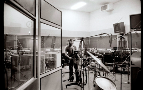 cannedbluesblog: Dave Gilmour recording a