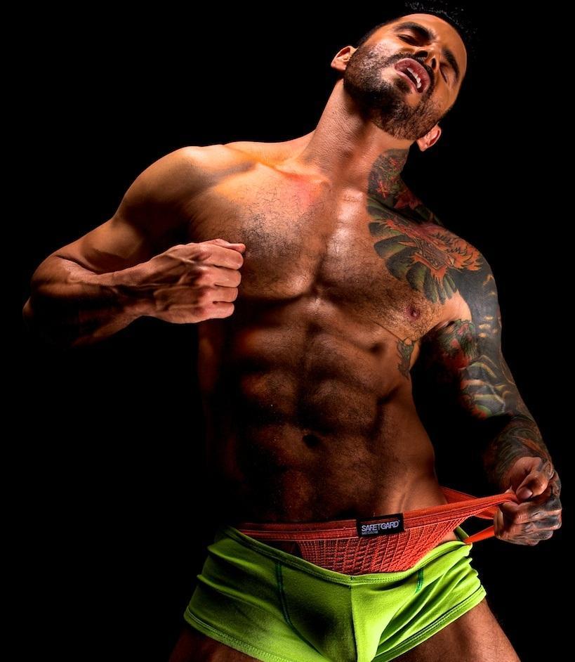 kratoshermes:  sajirou:  Alexsander Freitas http://www.manwink.com/alex_freitas/i/28236