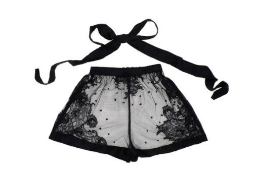 inlovewithburlesquelingerie:  Optim Impera