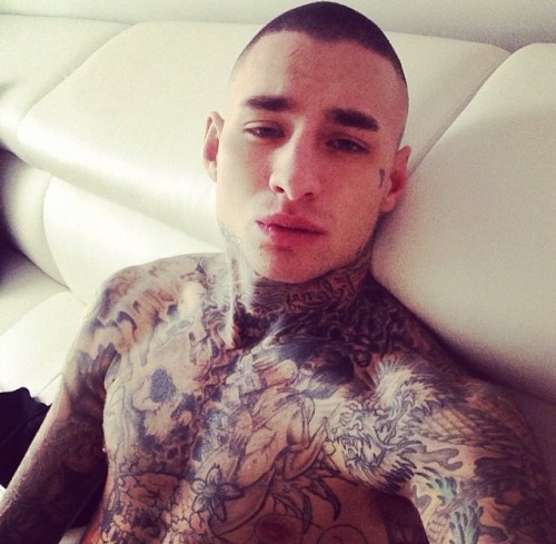 fromallofuswithlove:  dirtybeardadmike:  Would really like to make out with him….then blow him dry  new goal in life…the above