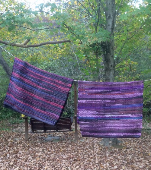 granny-witch:Dying rugs purple!!
