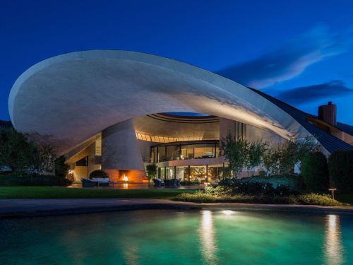 ombuarchitecture:  Bob Hope House Palm Springs • California By Architect John Lautner via USA Today