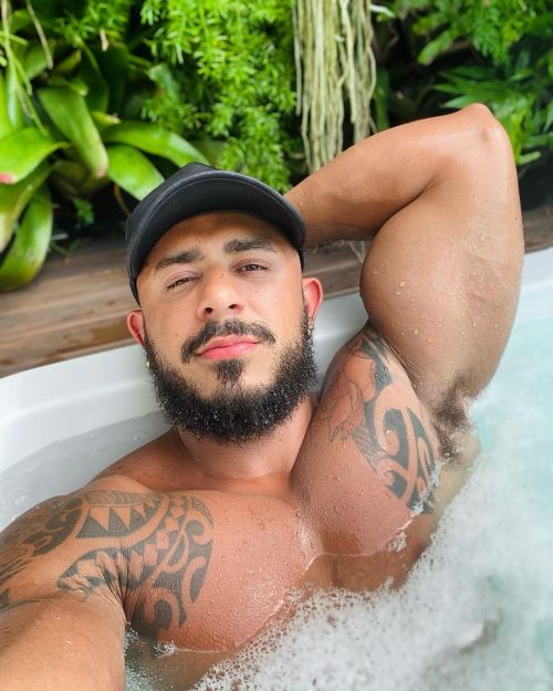 thejuicylatincocks:  