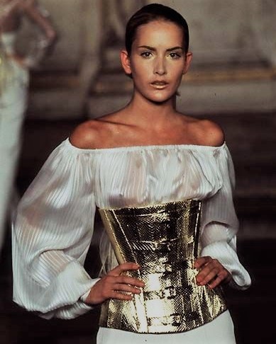 serpentattoo:fave looks : corsets, ribons, lace, tulle and anachronism