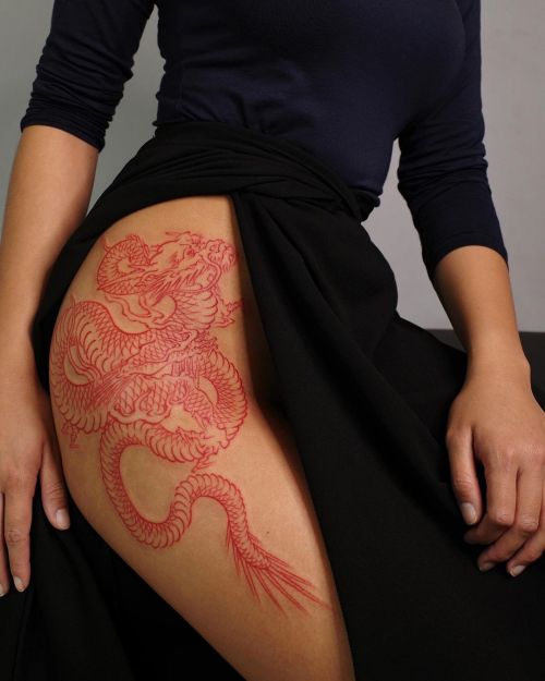 Photo dragon;red;thigh