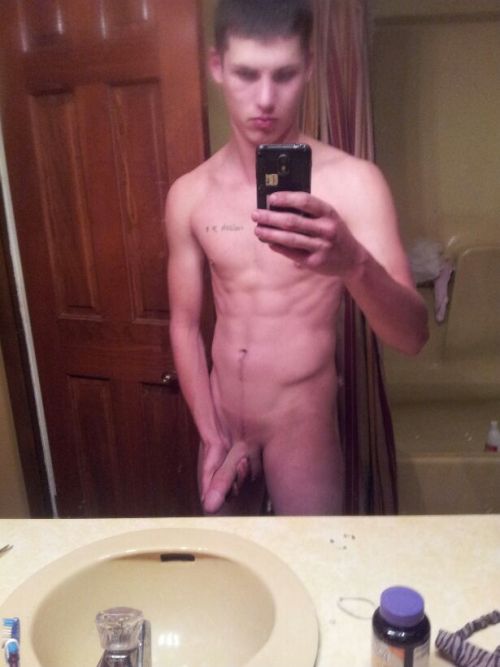 nakedguysfromkik:  :)