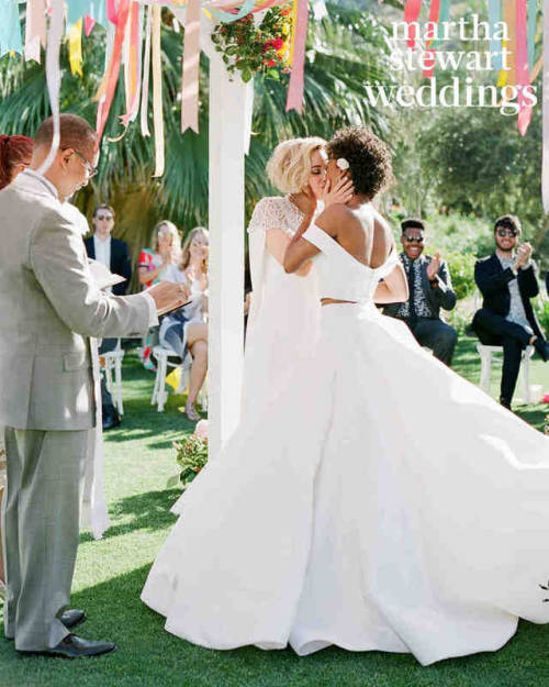 commander-homosexual:  queerturelife:samira wiley & lauren morelli’s wedding  Every time I see this, my life gets better